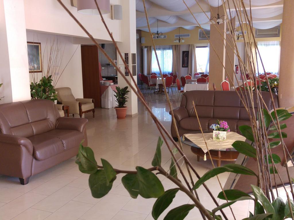 Crown Inn Hotel Nicosia Exterior photo