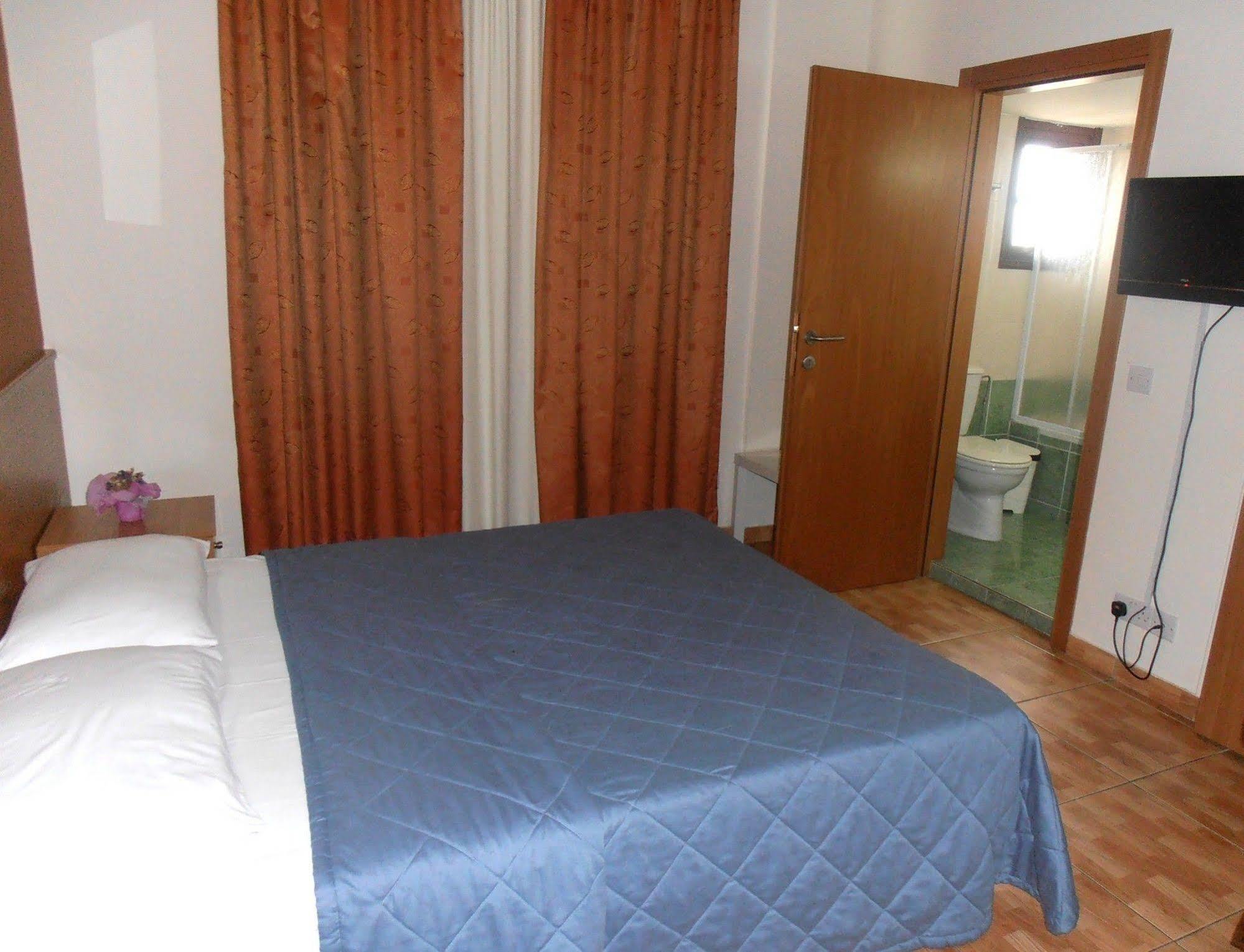 Crown Inn Hotel Nicosia Exterior photo