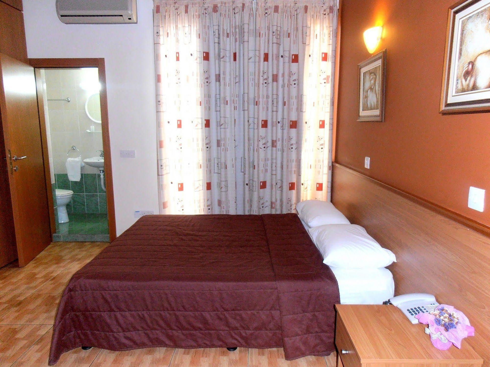 Crown Inn Hotel Nicosia Exterior photo